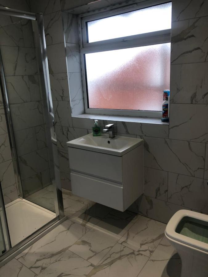 5 Bedroom House In Орпингтън Екстериор снимка