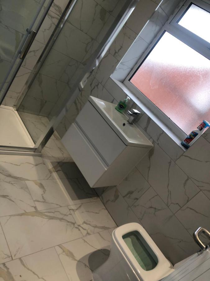 5 Bedroom House In Орпингтън Екстериор снимка