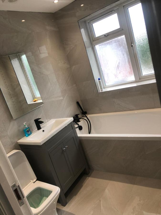 5 Bedroom House In Орпингтън Екстериор снимка