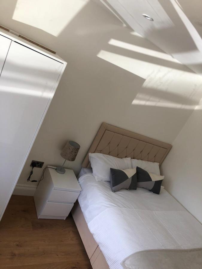 5 Bedroom House In Орпингтън Екстериор снимка