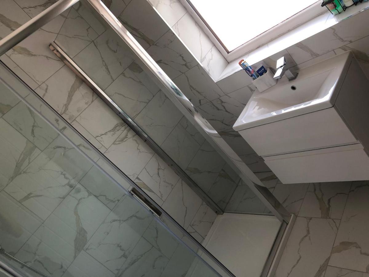 5 Bedroom House In Орпингтън Екстериор снимка