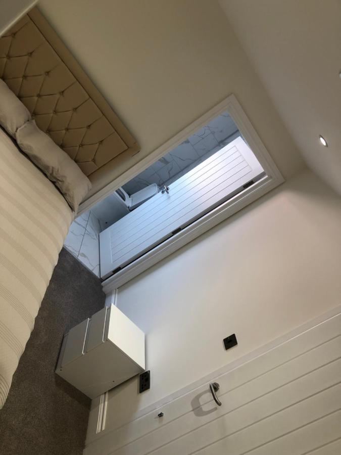 5 Bedroom House In Орпингтън Екстериор снимка