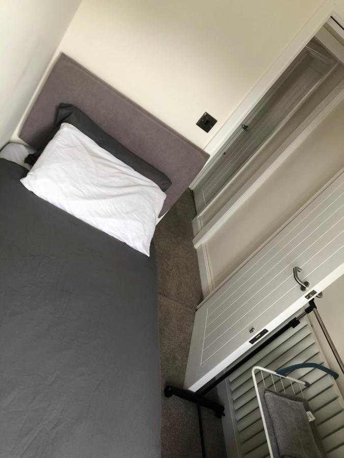 5 Bedroom House In Орпингтън Екстериор снимка